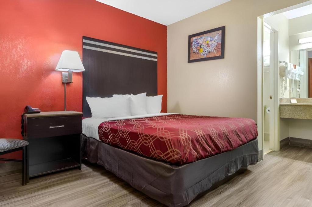 Econo Lodge Fort Jackson Columbia Exterior photo