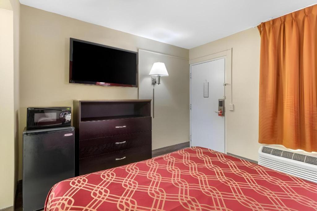 Econo Lodge Fort Jackson Columbia Exterior photo
