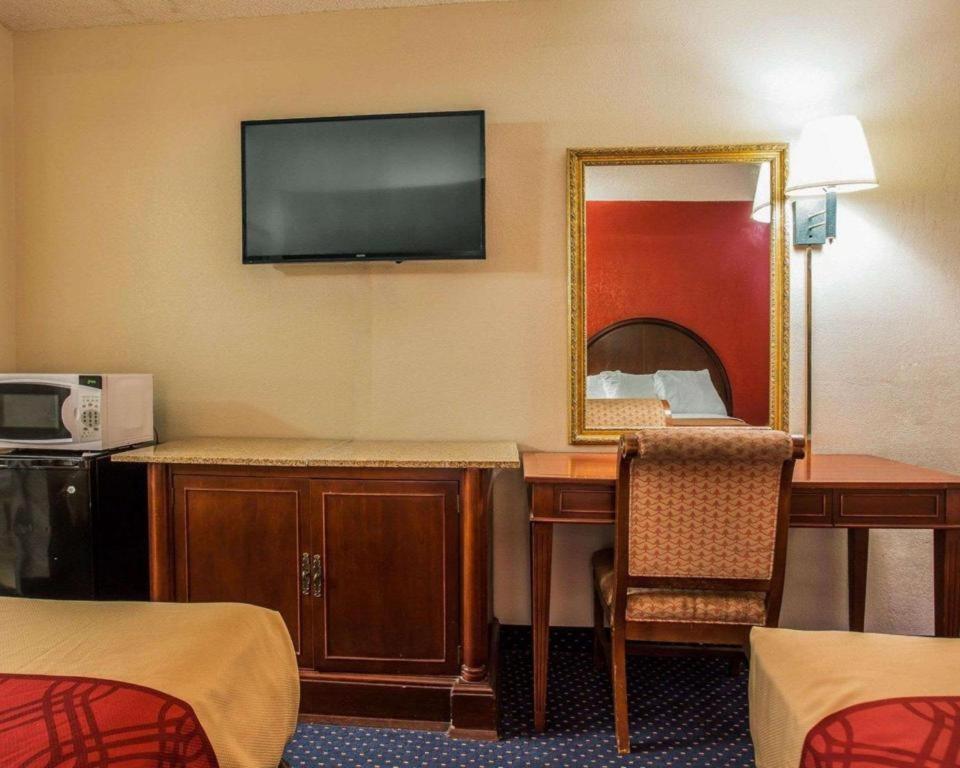 Econo Lodge Fort Jackson Columbia Exterior photo