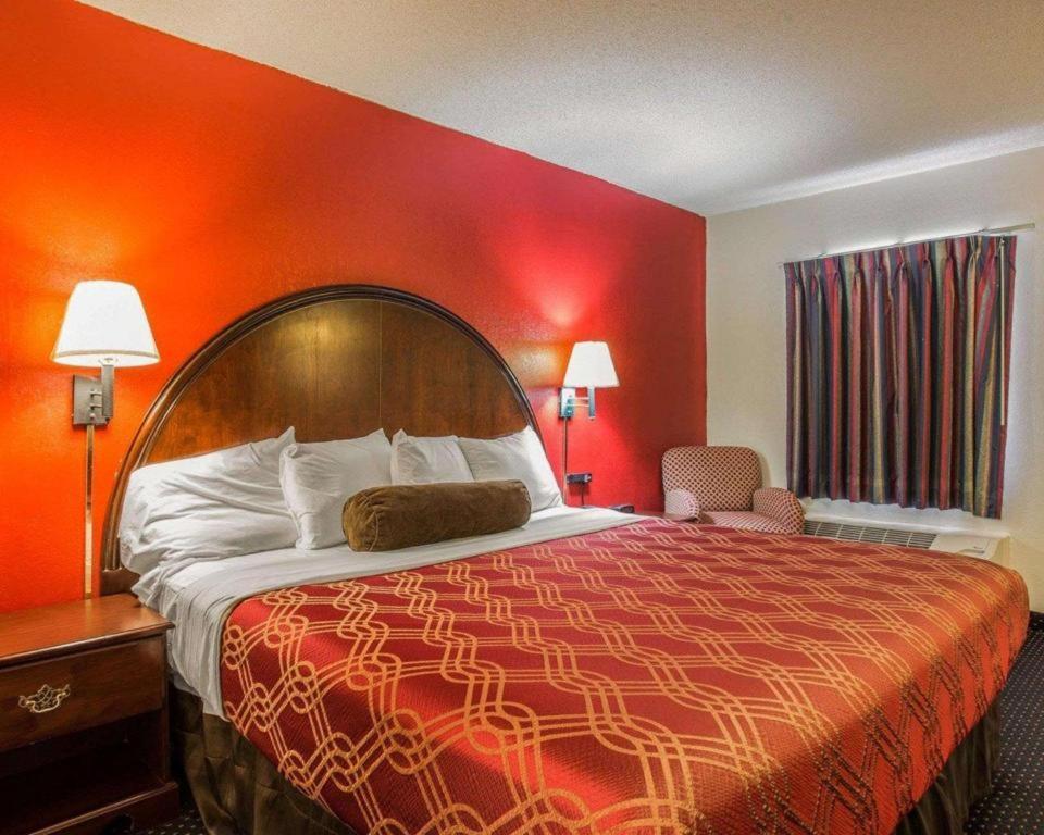 Econo Lodge Fort Jackson Columbia Exterior photo