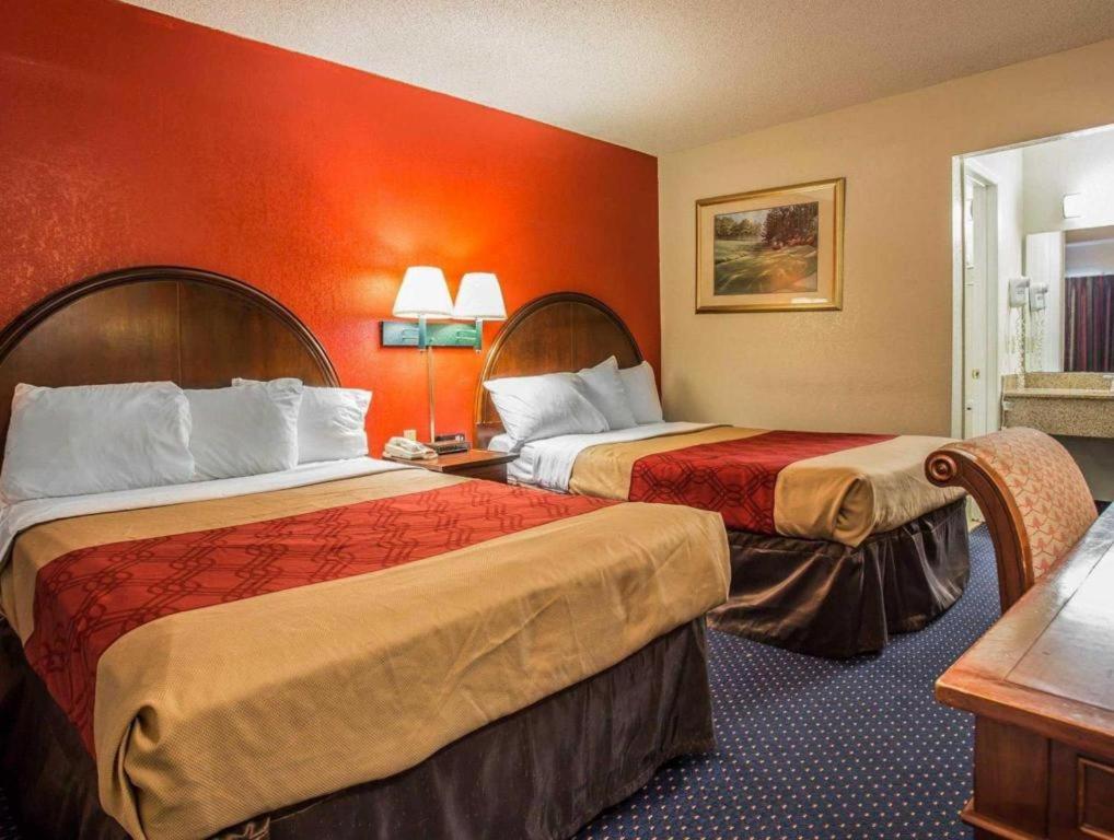 Econo Lodge Fort Jackson Columbia Exterior photo