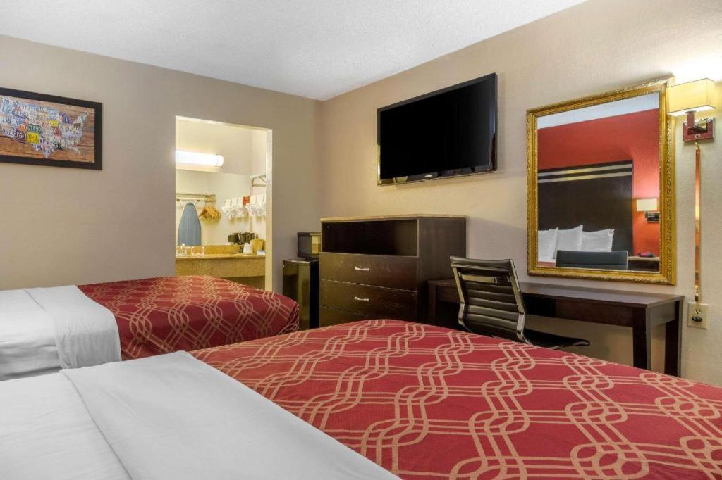 Econo Lodge Fort Jackson Columbia Exterior photo